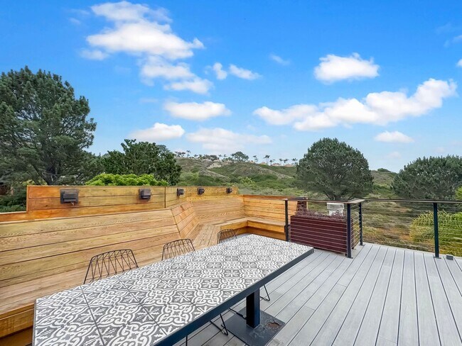 Building Photo - Stunning 3B/3BA House in Del Mar!
