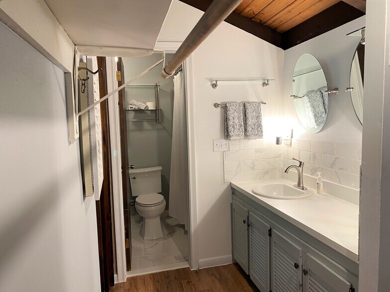 Building Photo - 14B Country Squire Dr