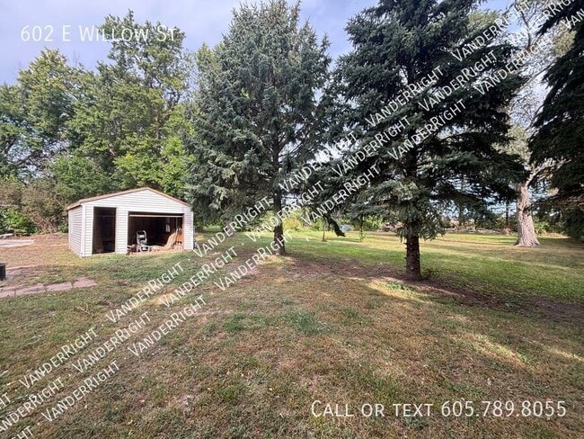 Building Photo - 602 E Willow St