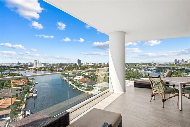 Building Photo - 3055 Harbor Dr