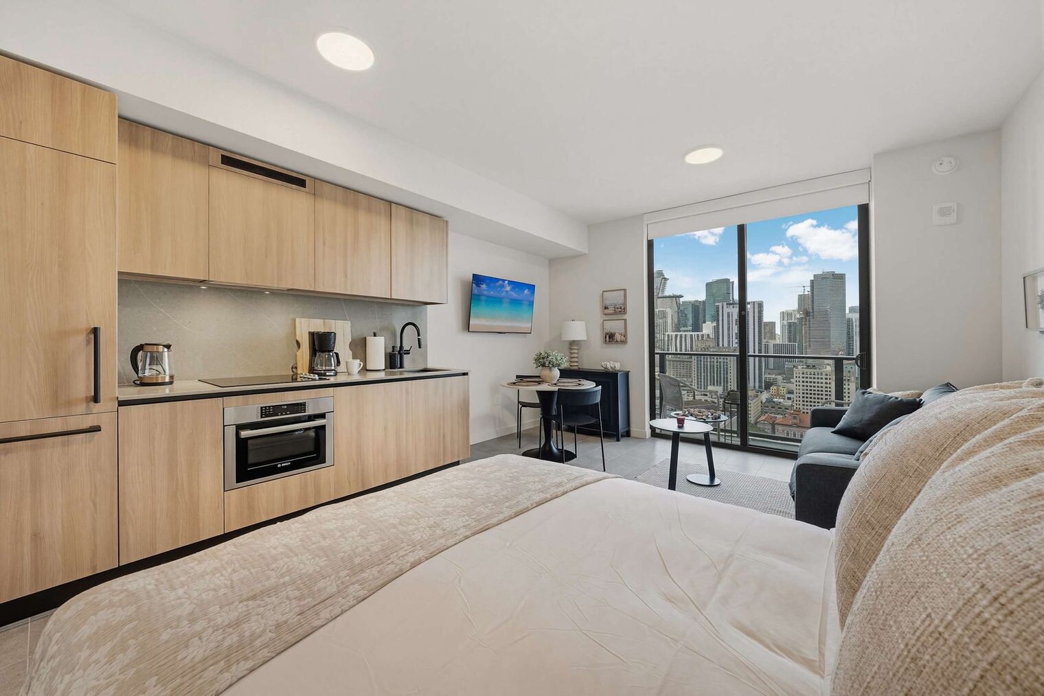 Building Photo - 121 NE 5th St