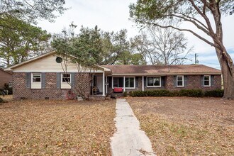 Building Photo - 4 Bedroom, 2.5 Bathroom Home on James Island
