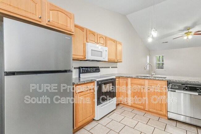 Building Photo - 3372 Wayland Dr
