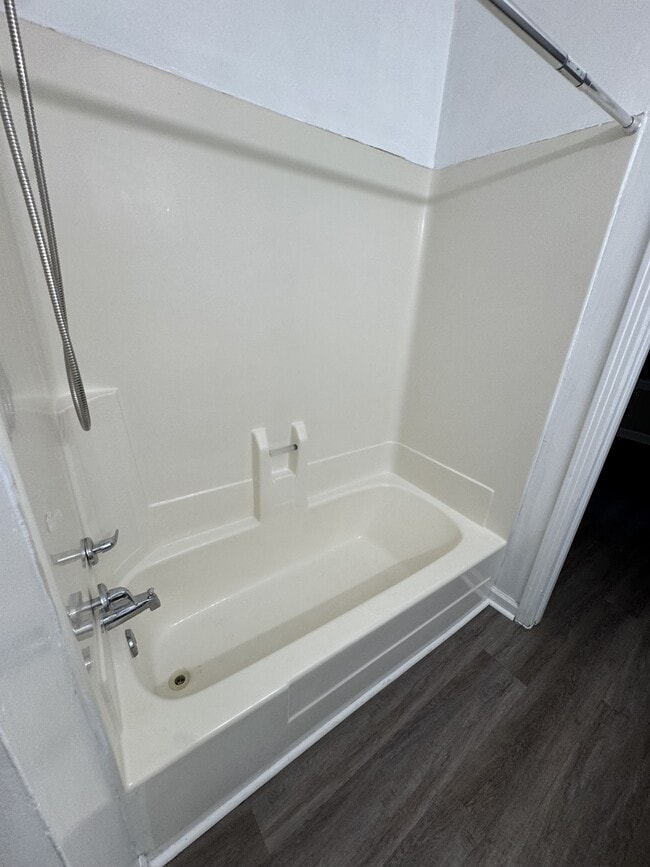 Building Photo - 807 Holder Ct
