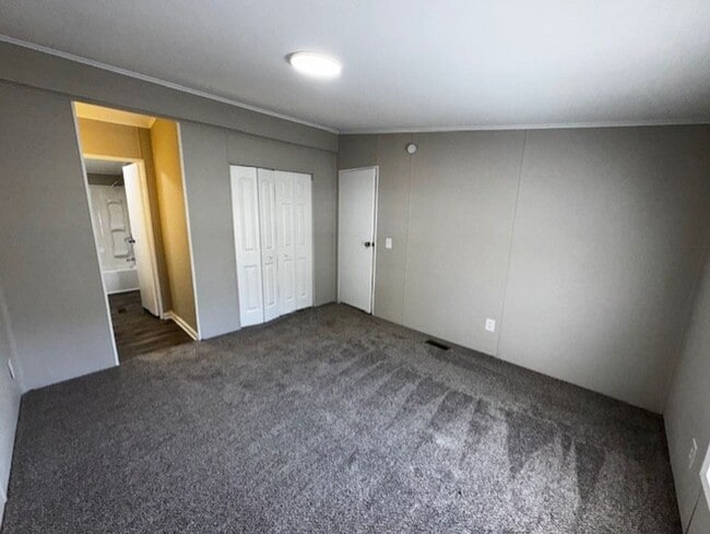 Building Photo - Discover this well-maintained 3-bedroom, 2-bath home in Lincolnton, NC,