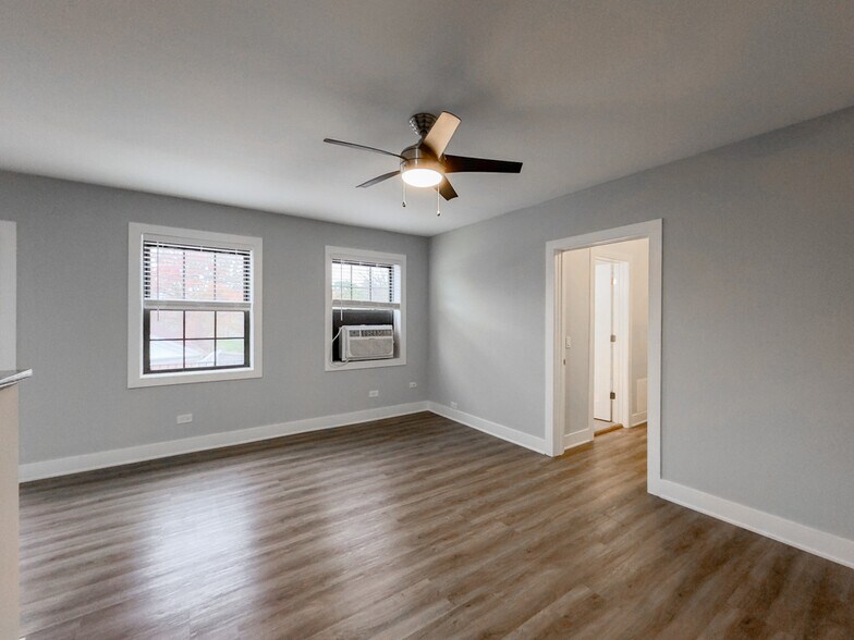 Building Photo - 735 Judson Ave