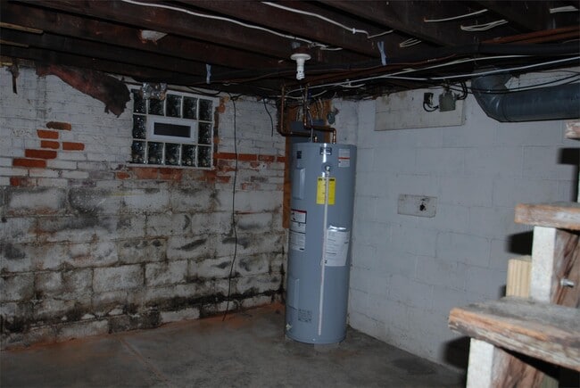 Building Photo - 108 W Patterson Ave