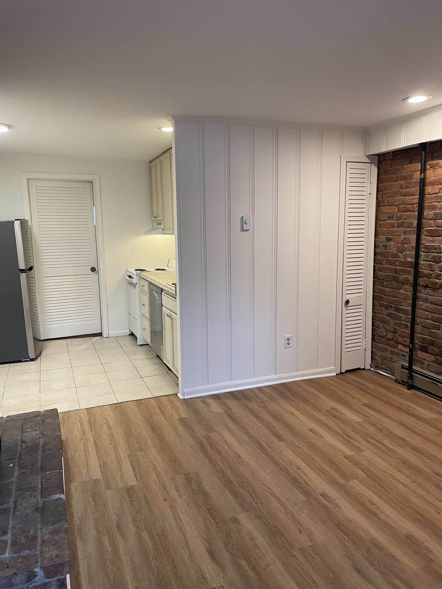 Building Photo - 32 1/2 8th St NE