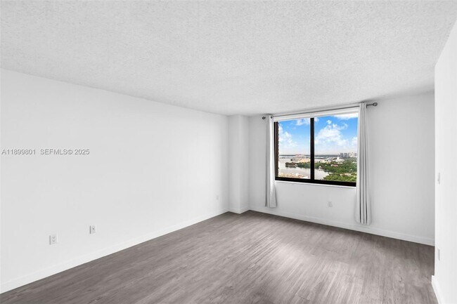 Building Photo - 2333 Brickell Ave