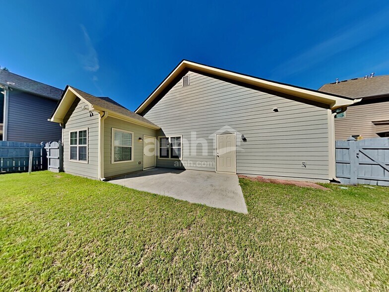 Building Photo - 3227 Hideaway Ln