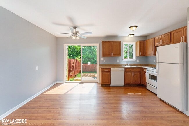 Building Photo - 37334 Matthew Ct