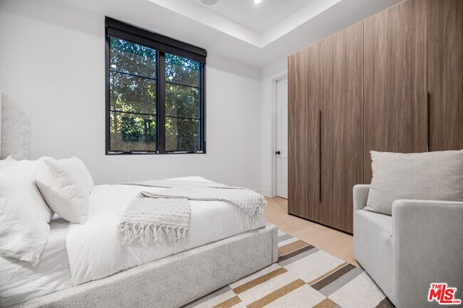 Building Photo - 4256 Camellia Ave