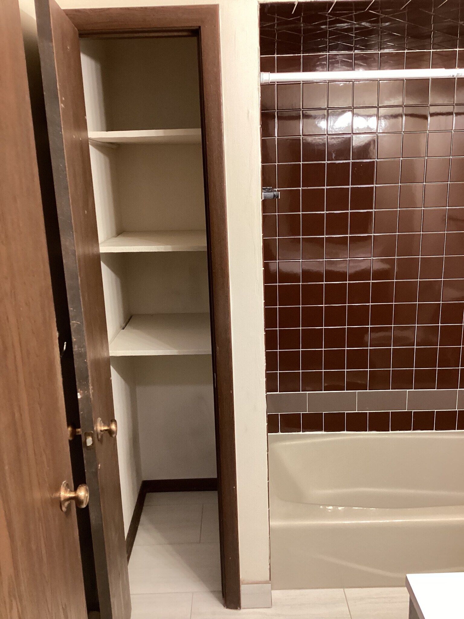 Building Photo - 9839 Ridgeland Ave