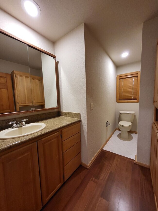 Building Photo - 604 Shadow Grove Ct