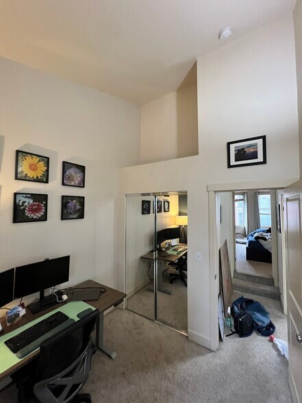 Building Photo - 3816 Winslow Pl N