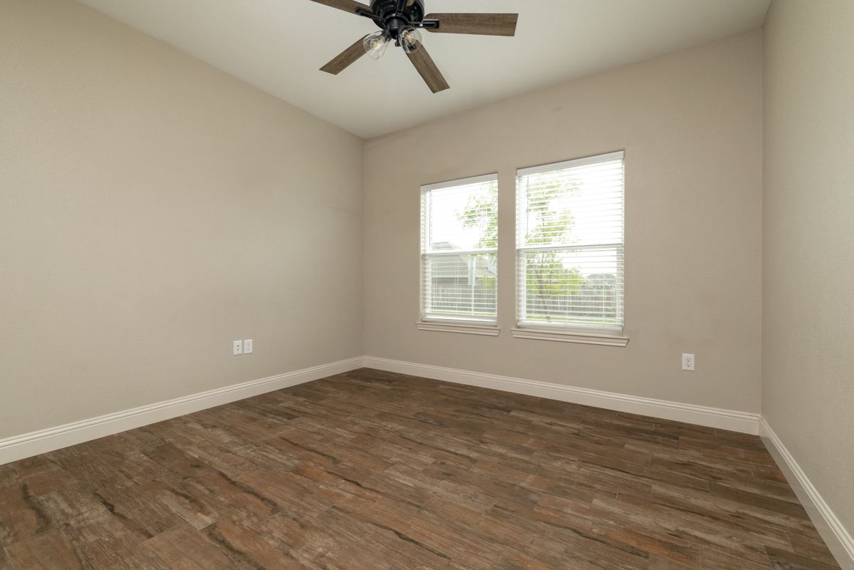 Building Photo - 405 Titus Dr