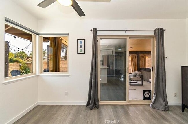 Building Photo - 11043 Country View Dr