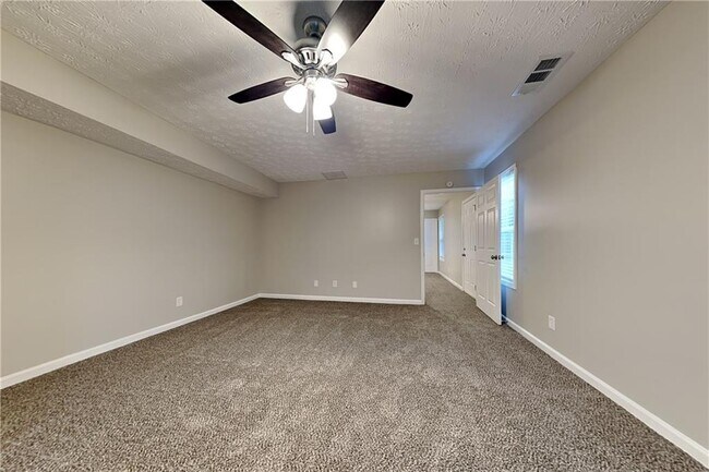 Building Photo - 903 Tucker Ln