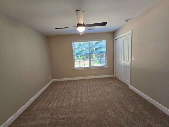Building Photo - 2 Bedroom Townhomes Near Downtown Mebane for $1495