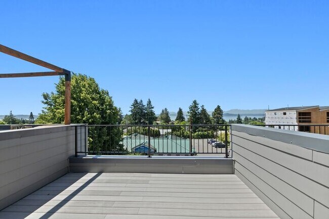 Building Photo - Air Conditioned West Seattle Live/Work Tow...