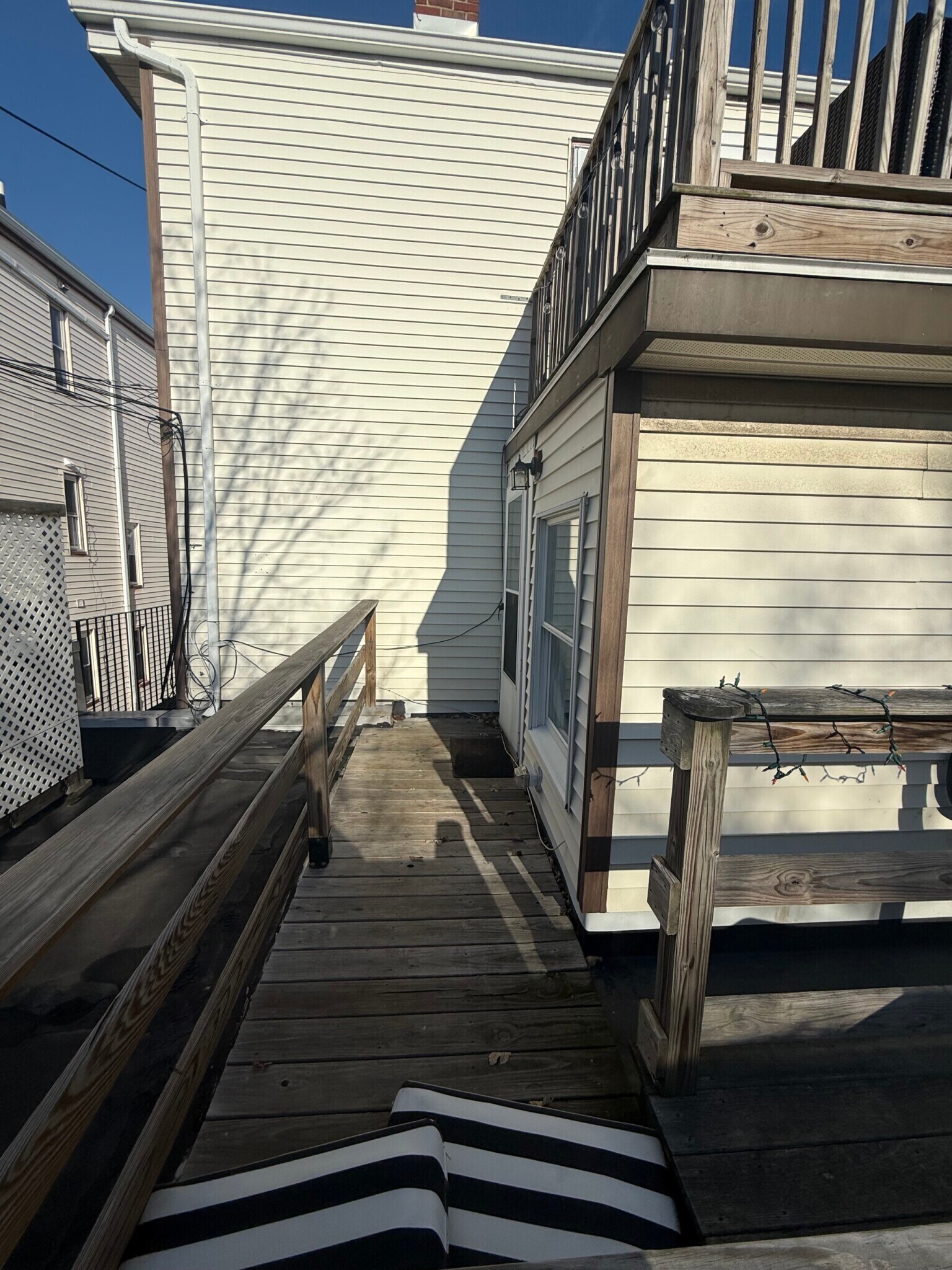 Building Photo - 518 E 3rd St