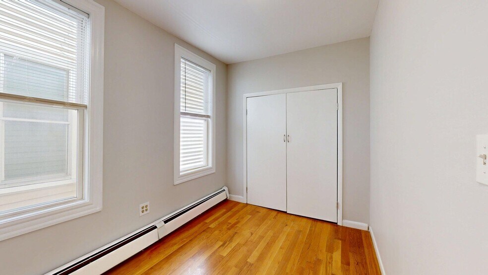 Building Photo - 205 Chelsea St