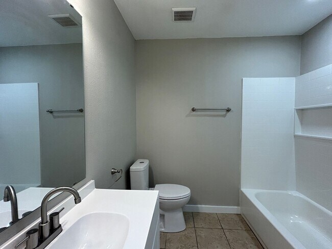 Building Photo - Modern 2 Bed for Rent – Minutes from Pinnacle Hills and Pleasant Crossing