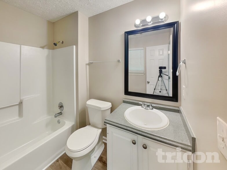 Building Photo - 38 Ann Cir