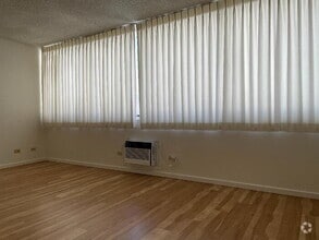 Building Photo - To register for the showing time below, no...