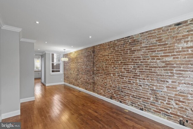 Building Photo - 832 S Milton Ave