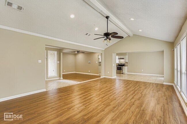 Building Photo - 15710 Sandy Hill Dr