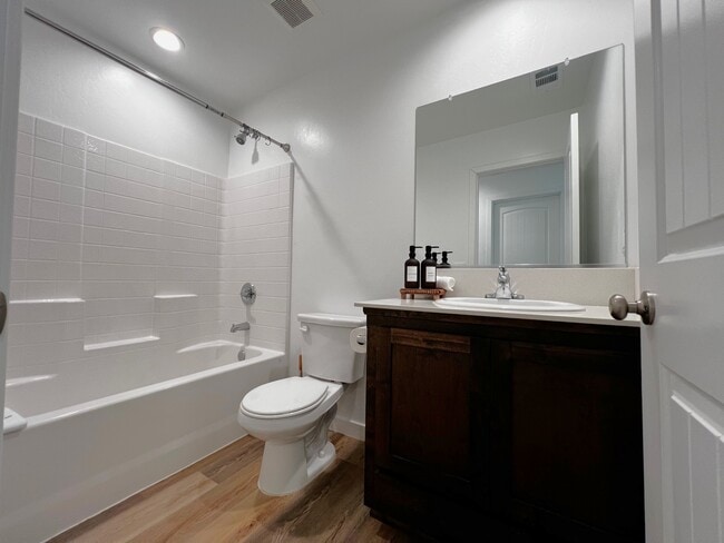 Building Photo - 7409 Millers Pt Ln