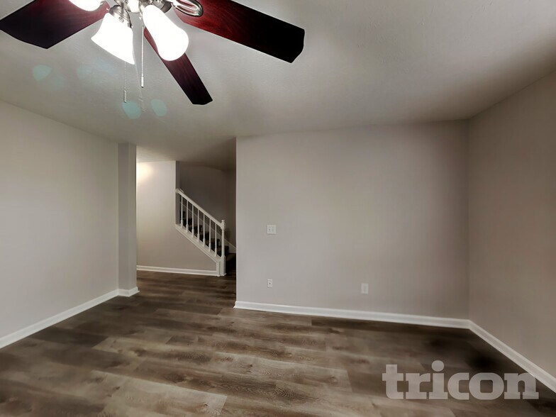 Building Photo - 141 Sara Cir
