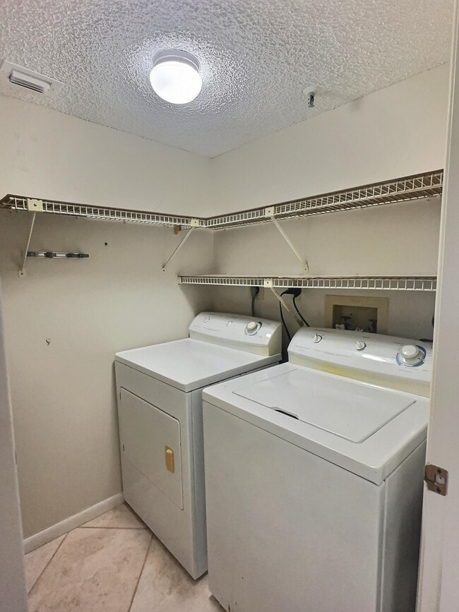 Building Photo - 14476 Amberly Ln