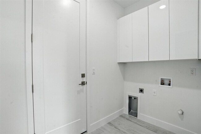 Building Photo - 8348 Walden St