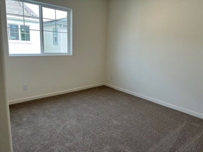 Building Photo - BEAUTIFUL SOLAR  2 STORY HOME IN NATOMS! 4...