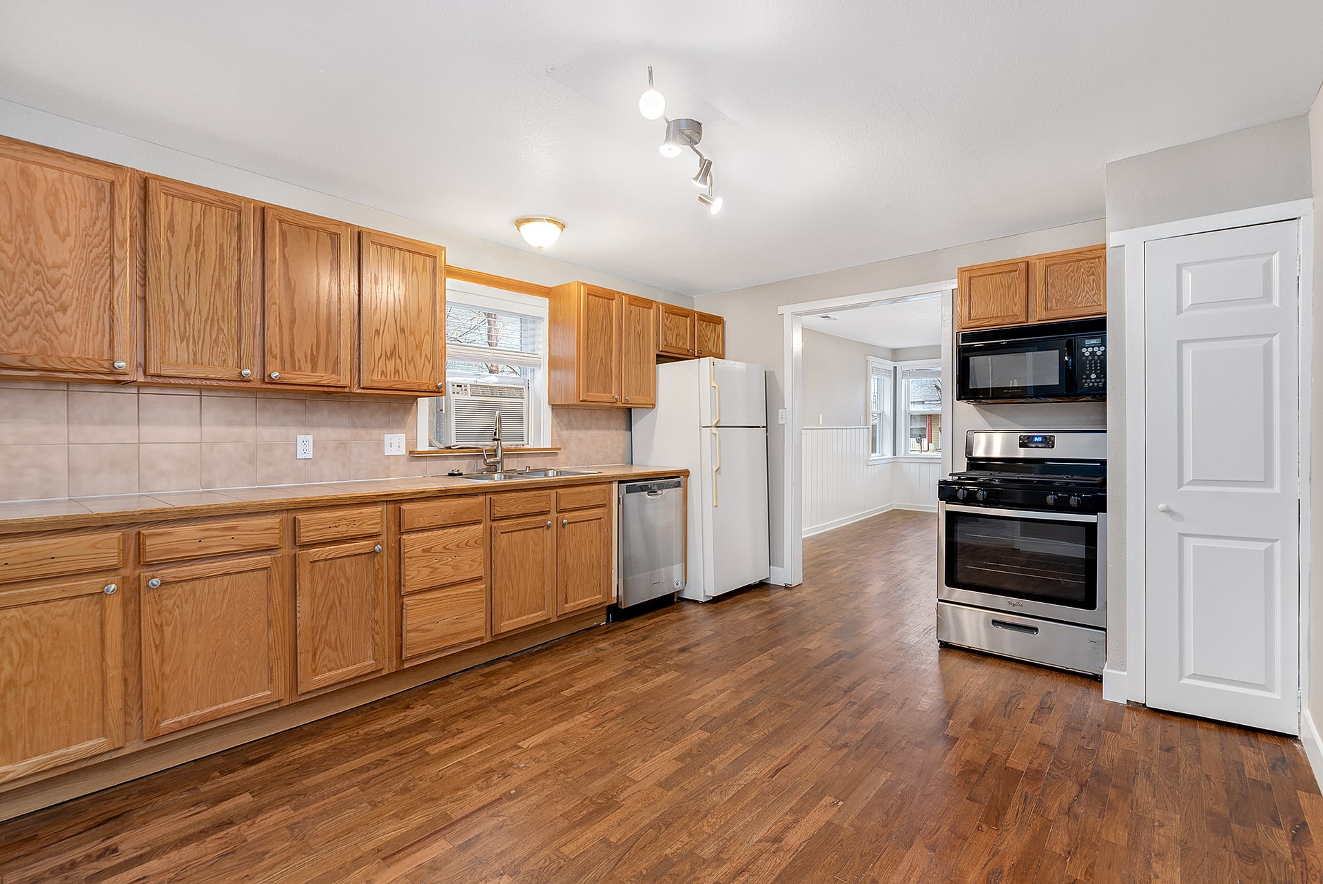 Kitchen - 1306 E 4th St