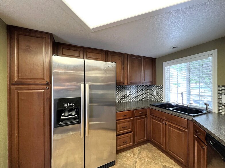 Building Photo - 3098 S Cadet Ln