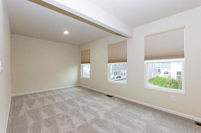 Building Photo - 717 Risdon Trail S