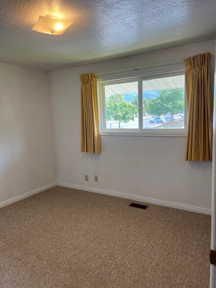 Building Photo - 700 E 1400 N