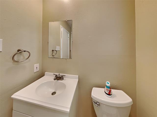 Building Photo - 224 Lakeway Ct
