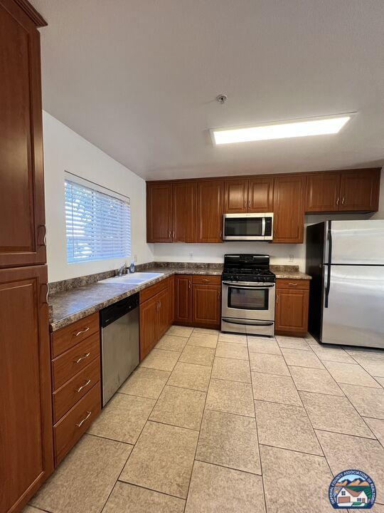 Building Photo - 1160 Rosas St