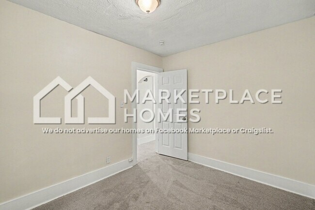 Building Photo - 15710 Northlawn St