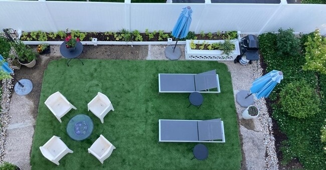 Building Photo - 11 W Elm Ave