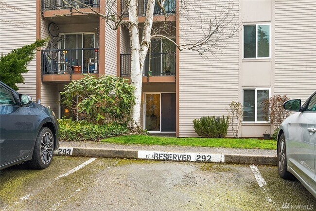 Building Photo - 14630 NE 32nd St