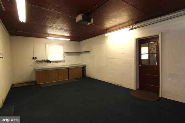 Building Photo - 151 Dogwood Dr