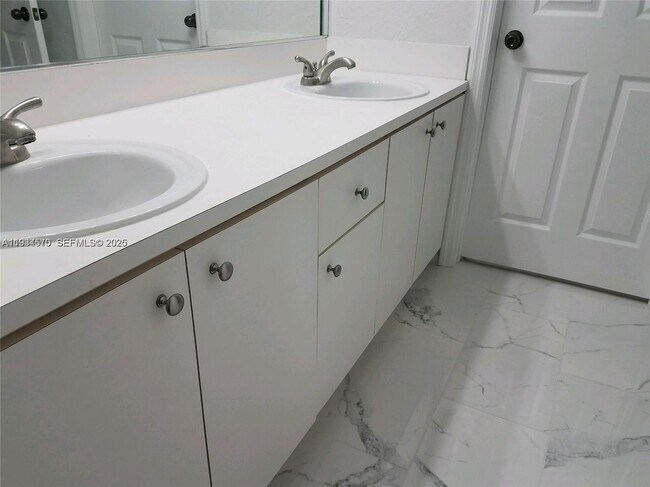 Building Photo - 10658 NW 87th Ct