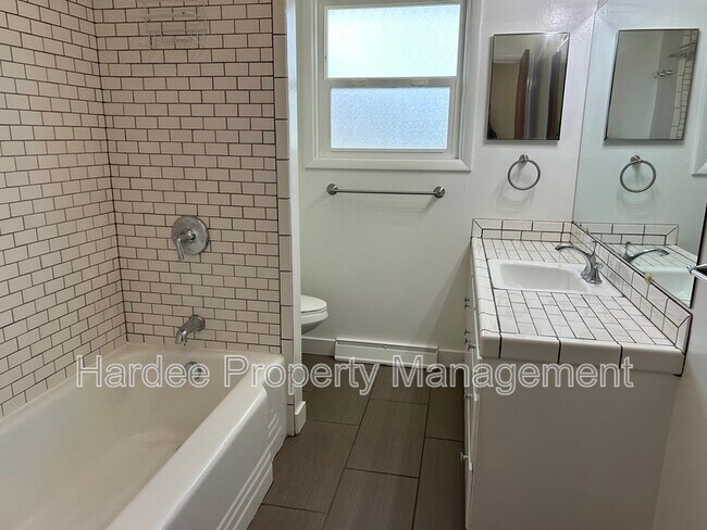 Building Photo - 1835 Broadmoor Dr