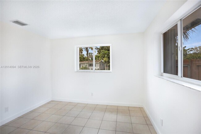 Building Photo - 1522 SW 30th St