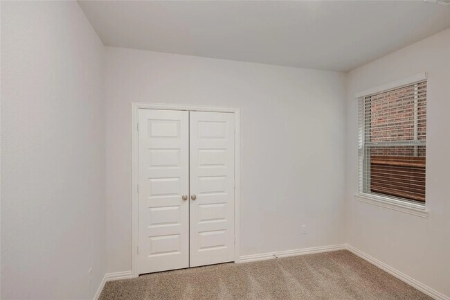 Building Photo - 3940 Mercedes Bend